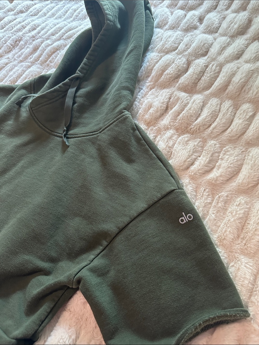 Alo Yoga Peak Cutout Women’s Cropped Hoodie - Olive Green Medium - Picture 2 of 8